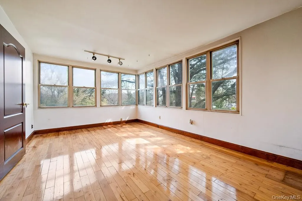 11 Valley View Road Great Neck NY 11021
