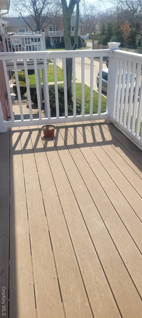 1 E Hemlock Drive Bay Shore NY 11706