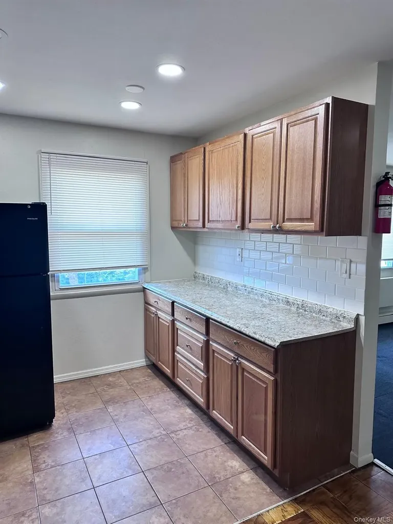 1 E Hemlock Drive Bay Shore NY 11706