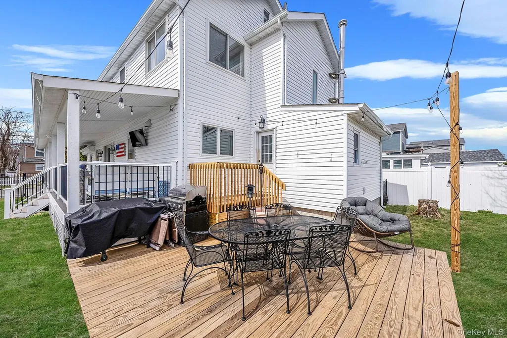 794 Pecan Street Lindenhurst NY 11757