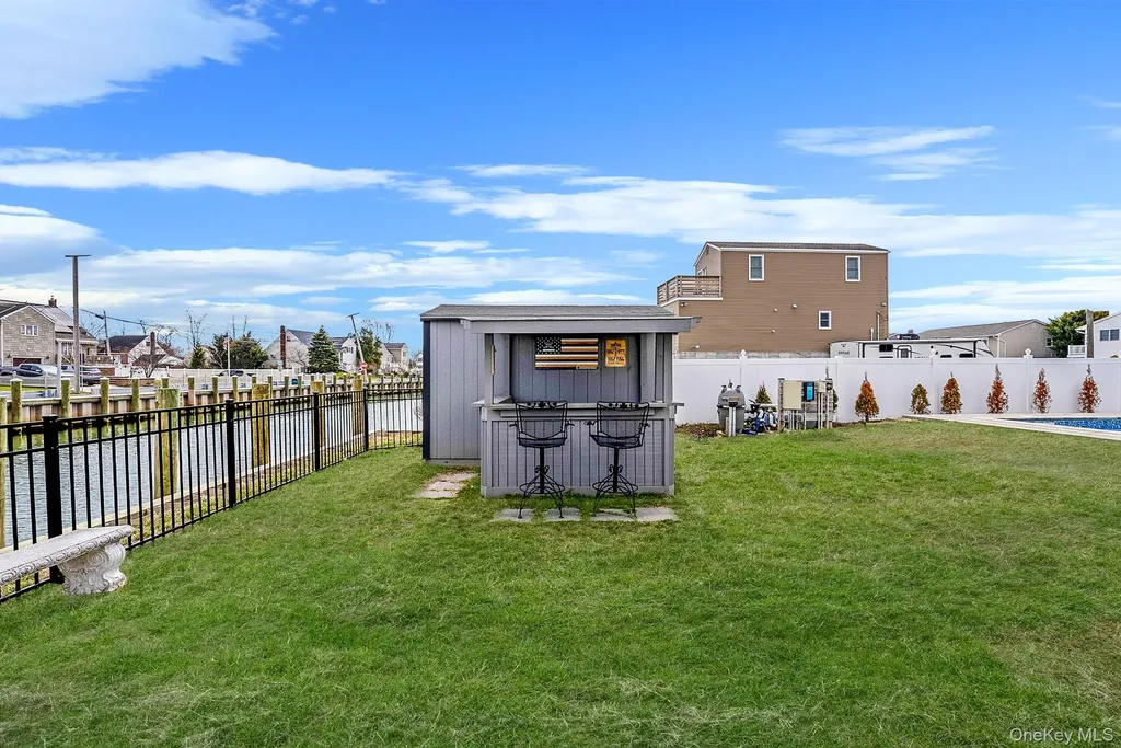 794 Pecan Street Lindenhurst NY 11757