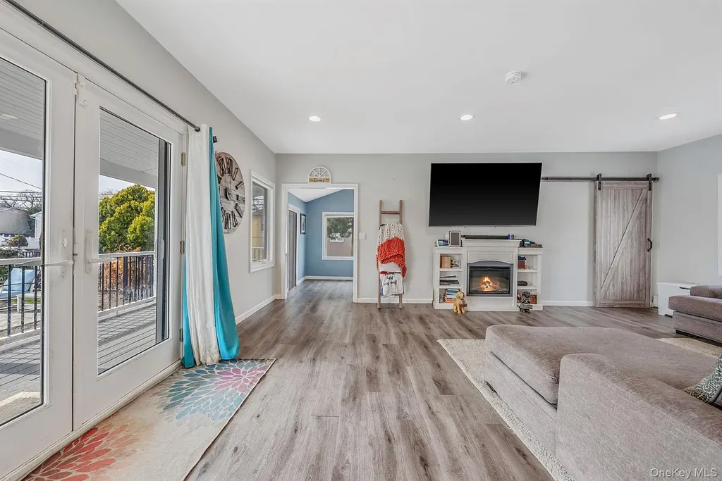 794 Pecan Street Lindenhurst NY 11757