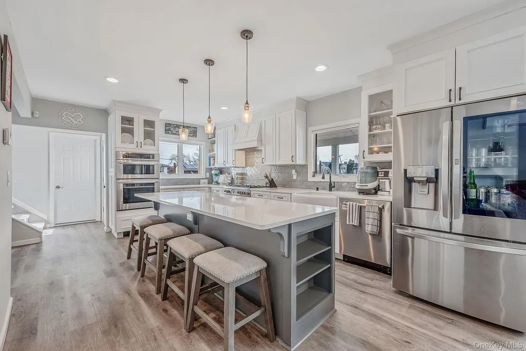 794 Pecan Street Lindenhurst NY 11757