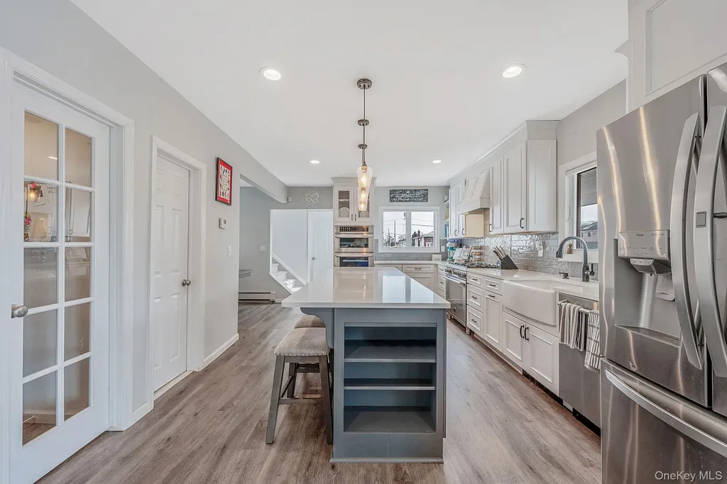 794 Pecan Street Lindenhurst NY 11757