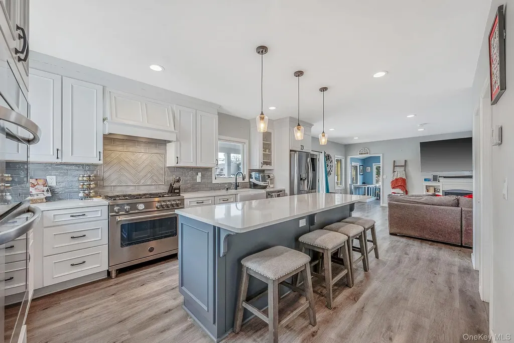 794 Pecan Street Lindenhurst NY 11757