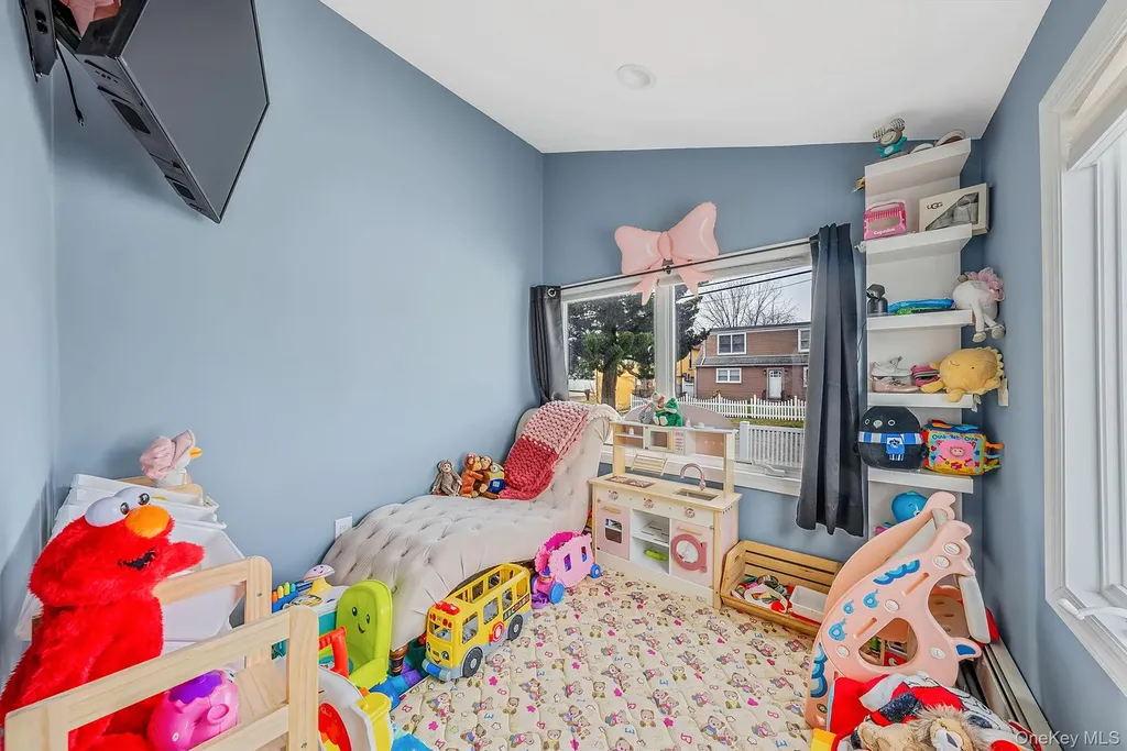 794 Pecan Street Lindenhurst NY 11757