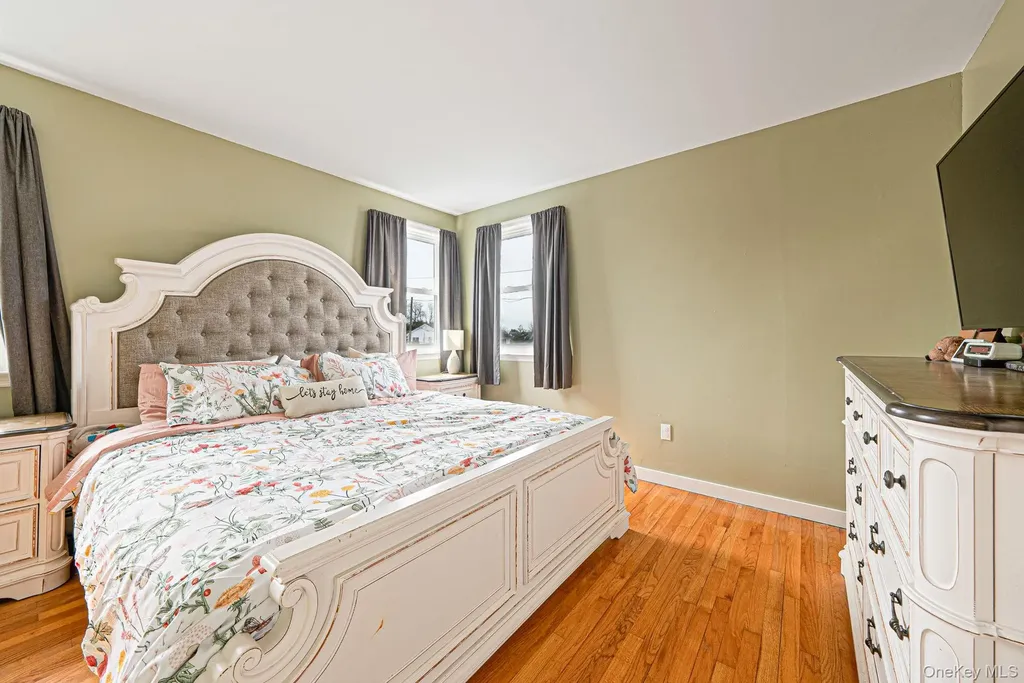 794 Pecan Street Lindenhurst NY 11757