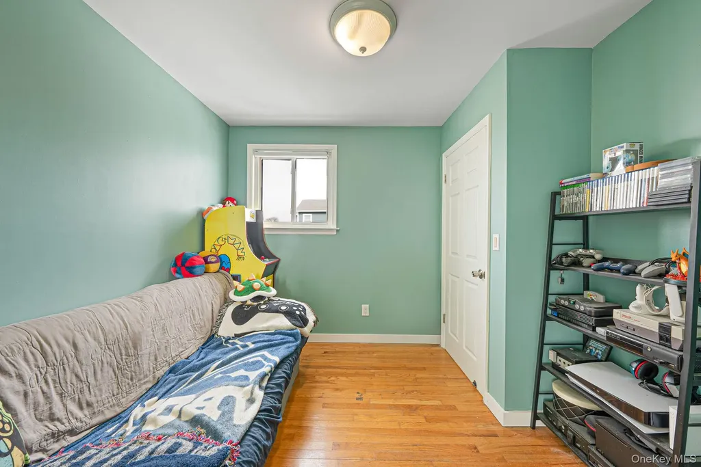 794 Pecan Street Lindenhurst NY 11757