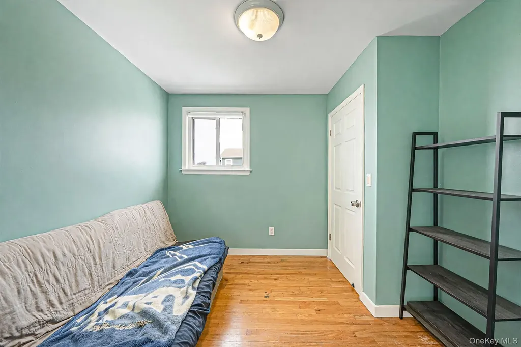 794 Pecan Street Lindenhurst NY 11757
