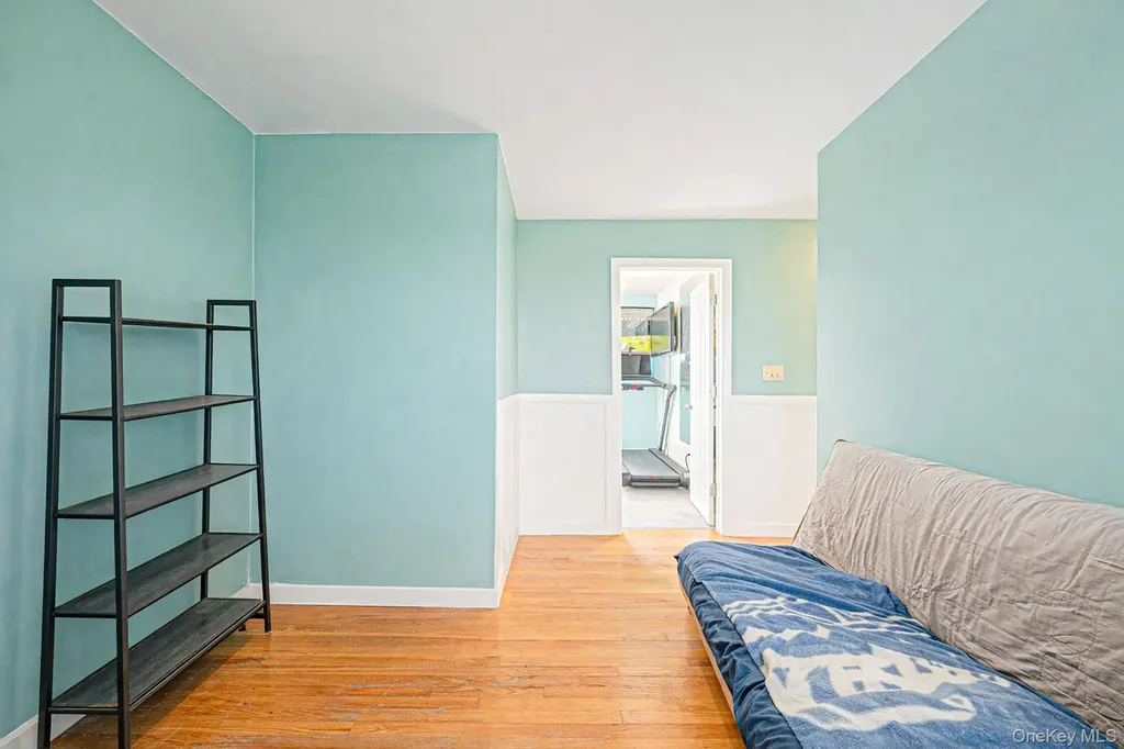 794 Pecan Street Lindenhurst NY 11757