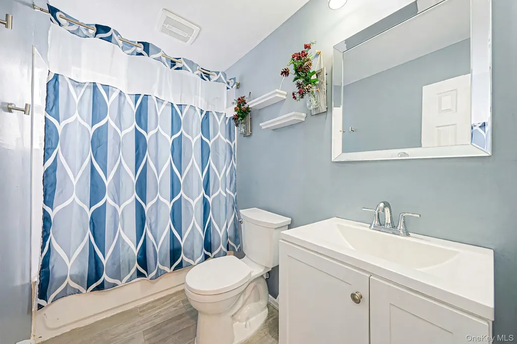 794 Pecan Street Lindenhurst NY 11757
