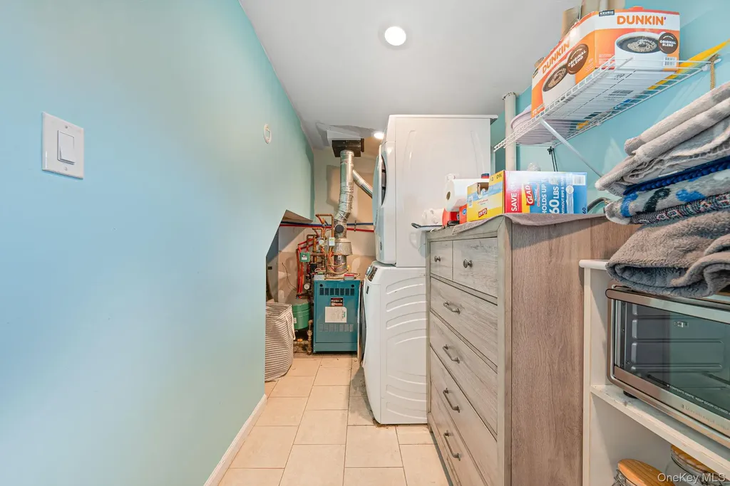 794 Pecan Street Lindenhurst NY 11757
