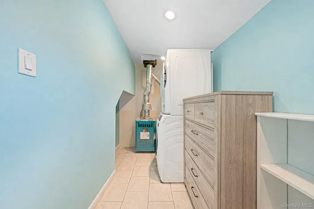 794 Pecan Street Lindenhurst NY 11757