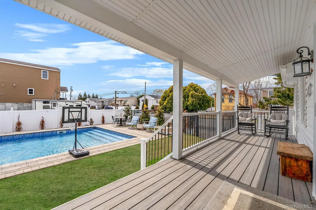 794 Pecan Street Lindenhurst NY 11757