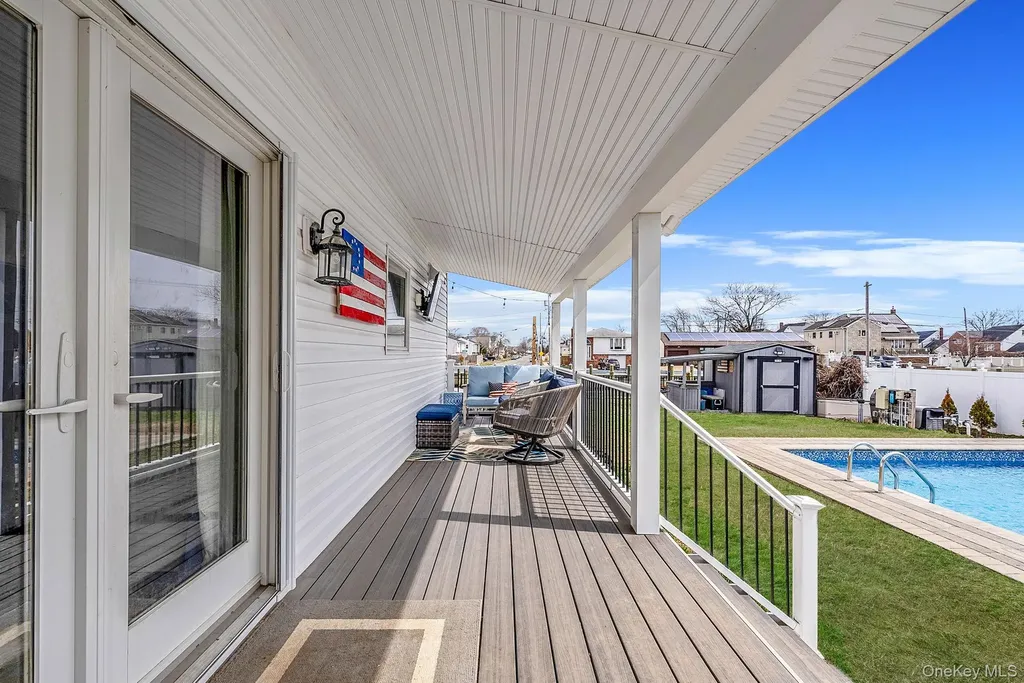 794 Pecan Street Lindenhurst NY 11757