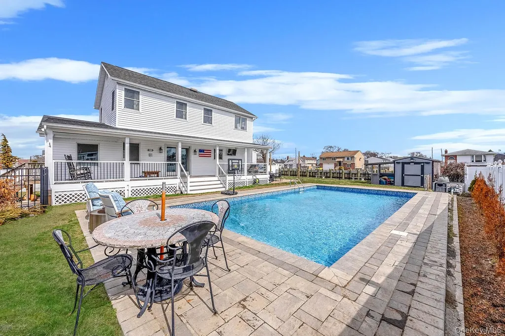 794 Pecan Street Lindenhurst NY 11757