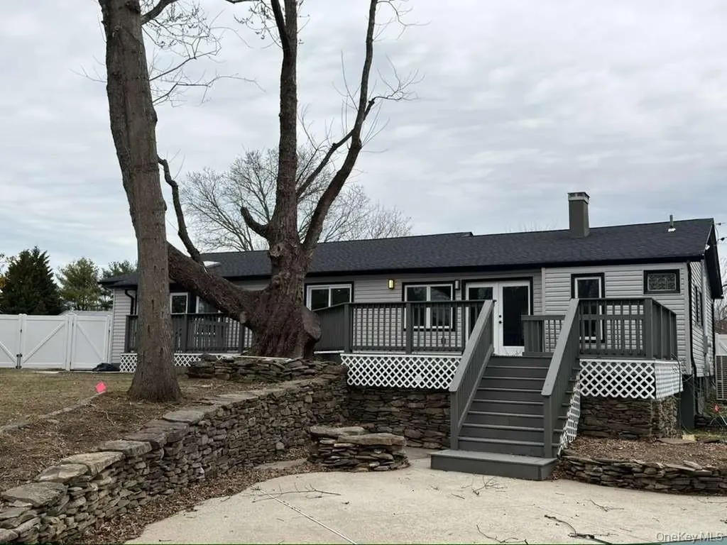 21 Colby Drive Kings Park NY 11754
