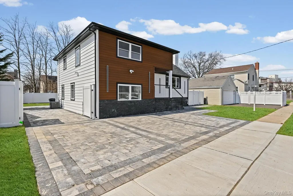 2292 Vassar Place Merrick NY 11566