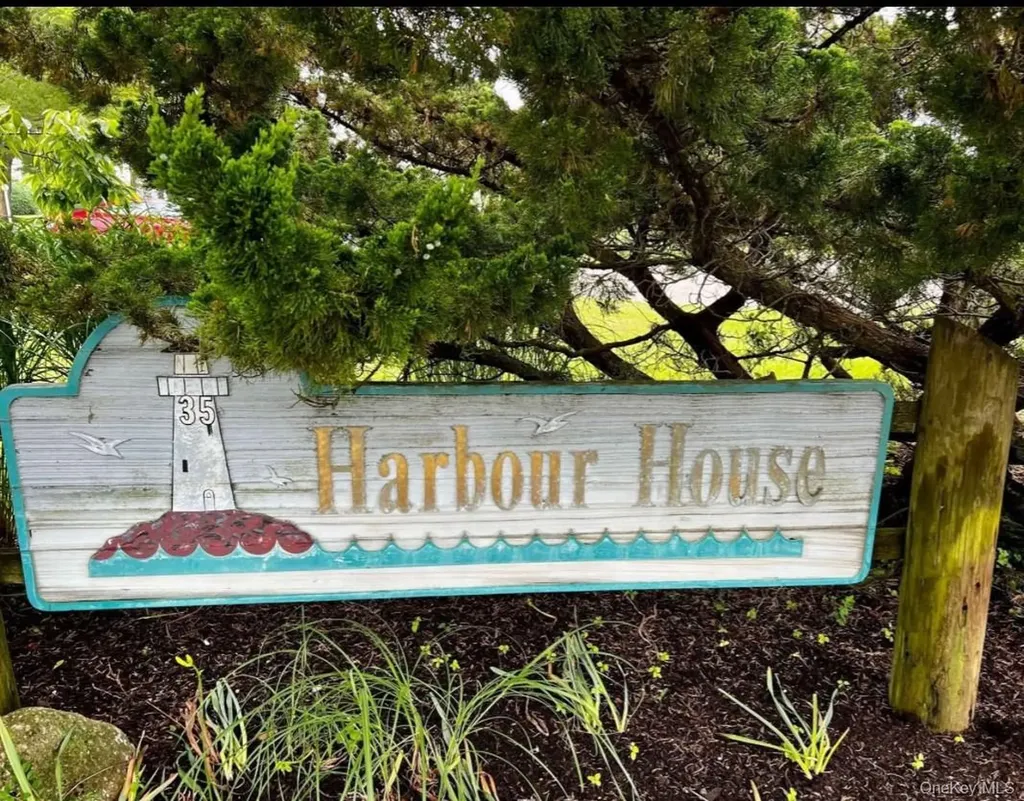 35 Library Avenue Westhampton Beach NY 11978