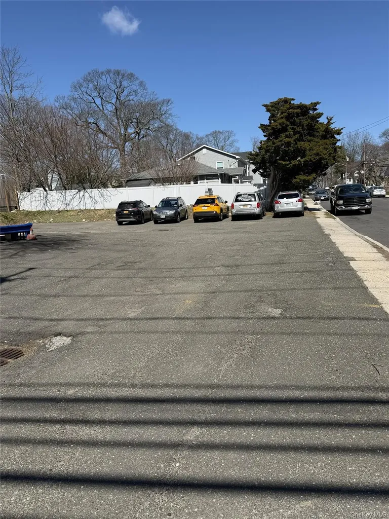 137 Broadway Huntington Station NY 11746