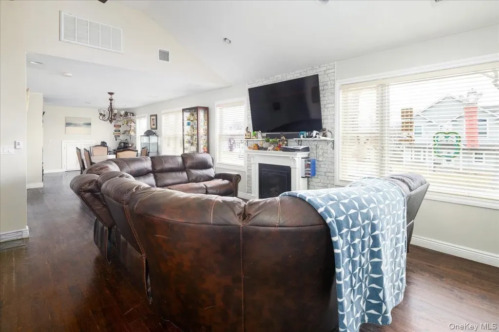 35 Carnation Road Levittown NY 11756