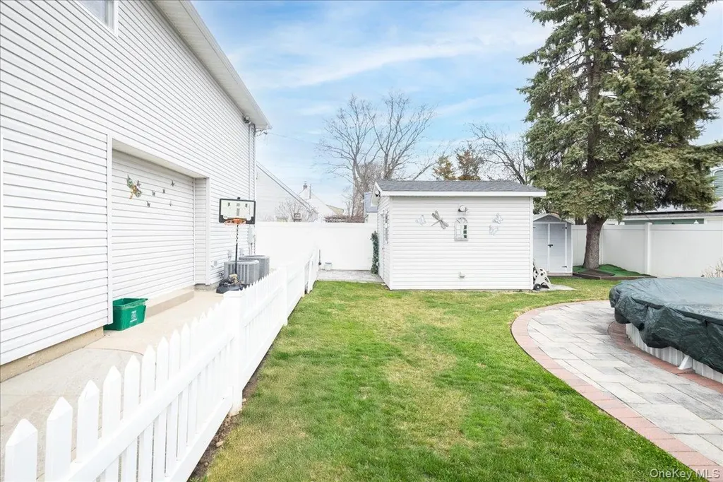 35 Carnation Road Levittown NY 11756