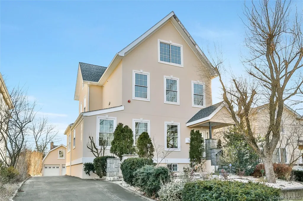 16 Grand Boulevard Scarsdale NY 10583