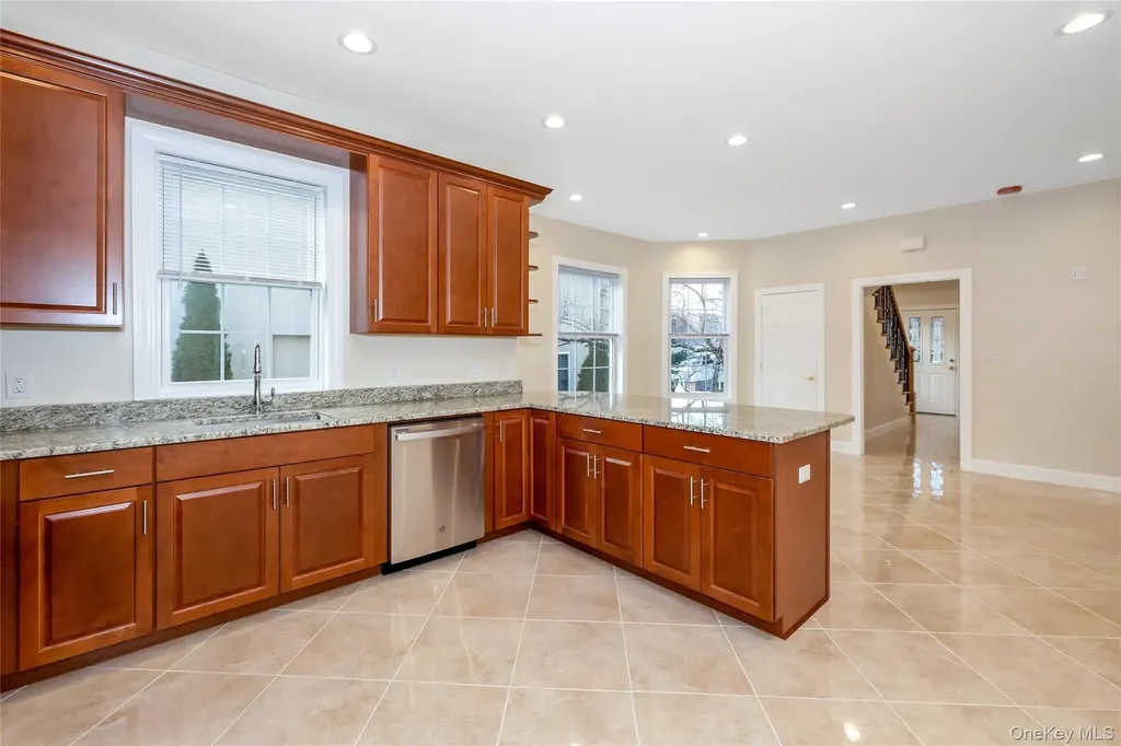 16 Grand Boulevard Scarsdale NY 10583