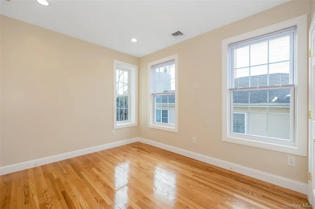 16 Grand Boulevard Scarsdale NY 10583