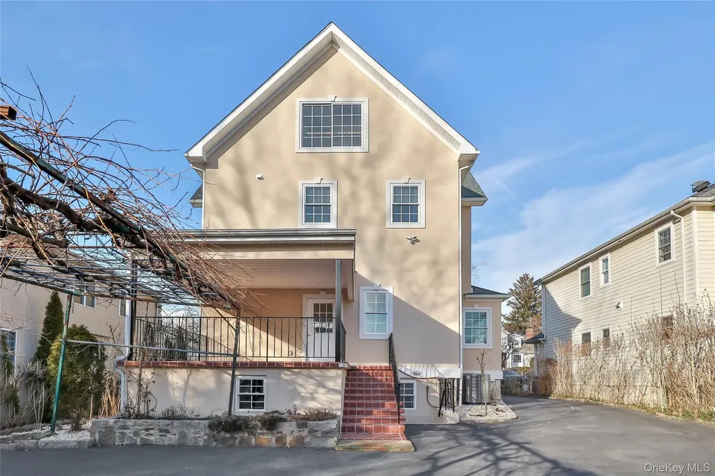 16 Grand Boulevard Scarsdale NY 10583