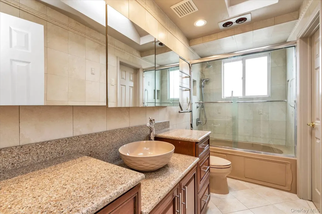 904 Park Lane Valley Stream NY 11581
