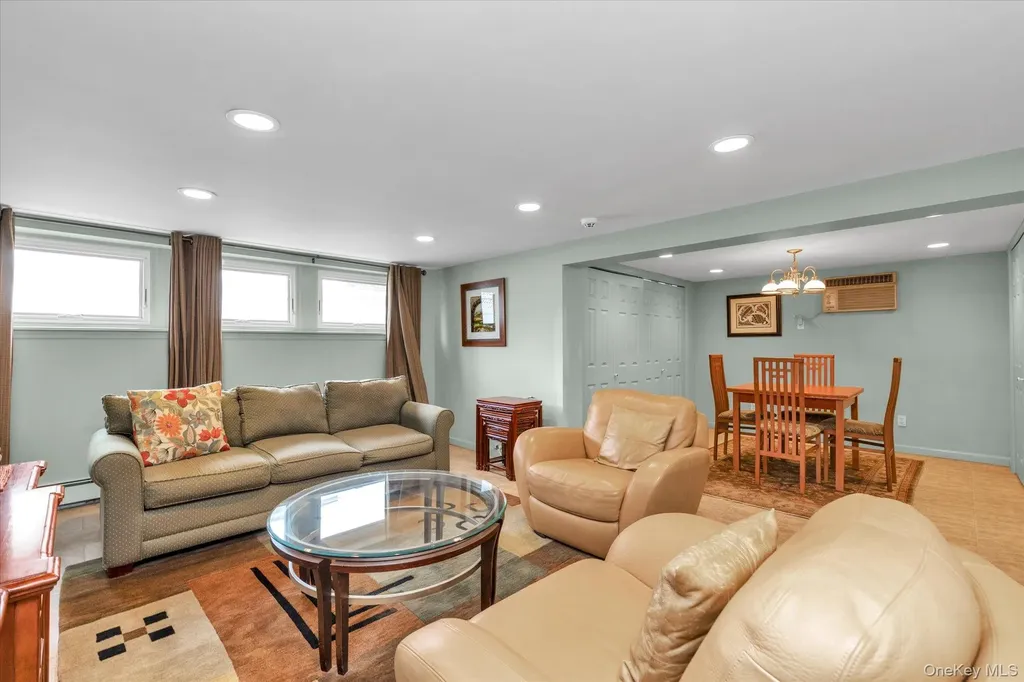 904 Park Lane Valley Stream NY 11581