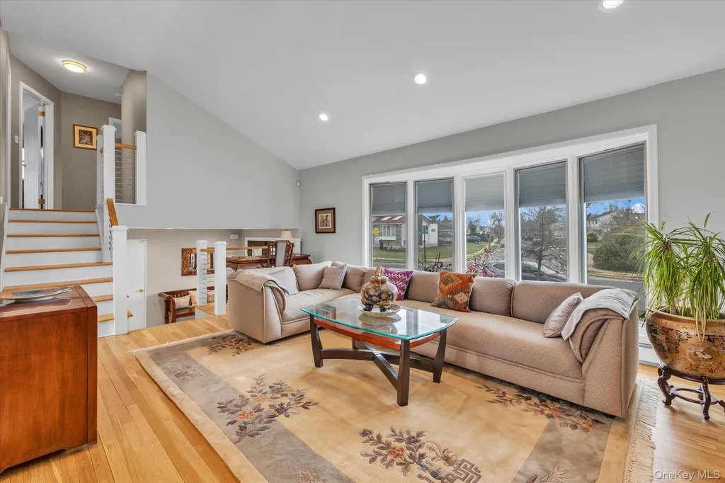 904 Park Lane Valley Stream NY 11581