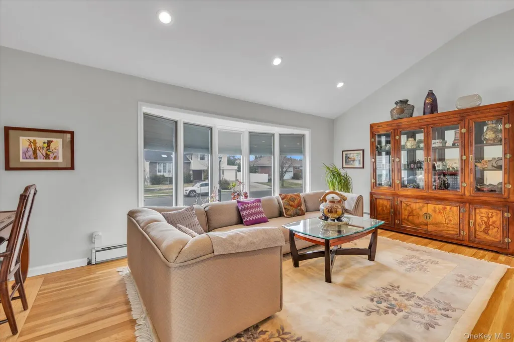 904 Park Lane Valley Stream NY 11581