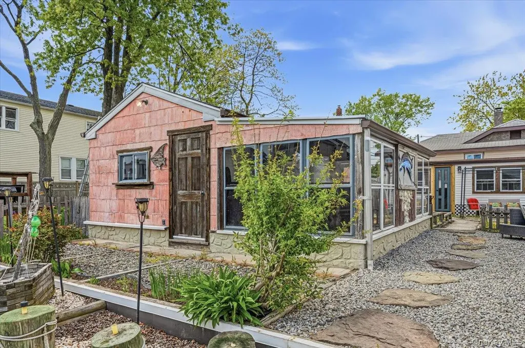 111 Ray Street Freeport NY 11520