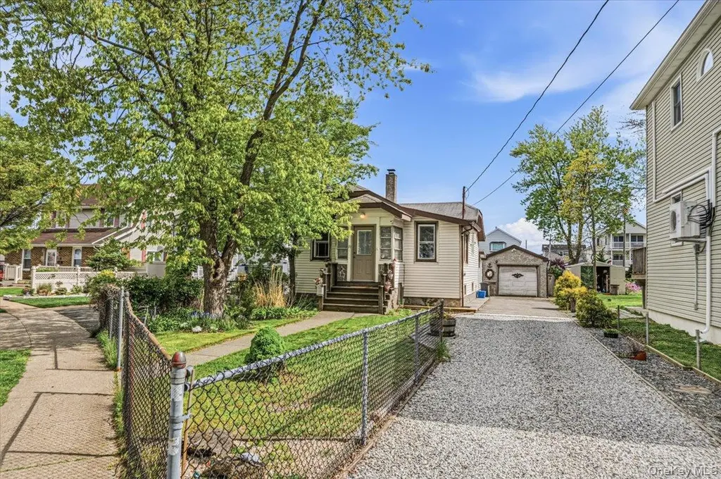 111 Ray Street Freeport NY 11520