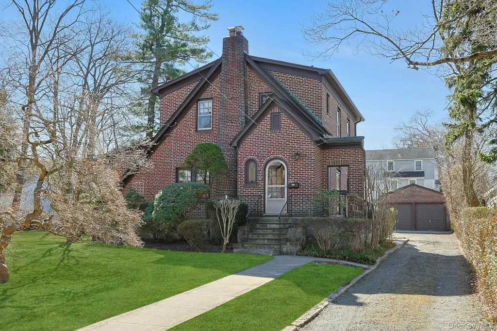 10 Robins Road New Rochelle NY 10801