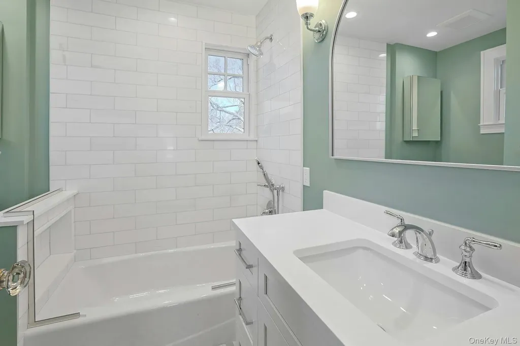 10 Robins Road New Rochelle NY 10801