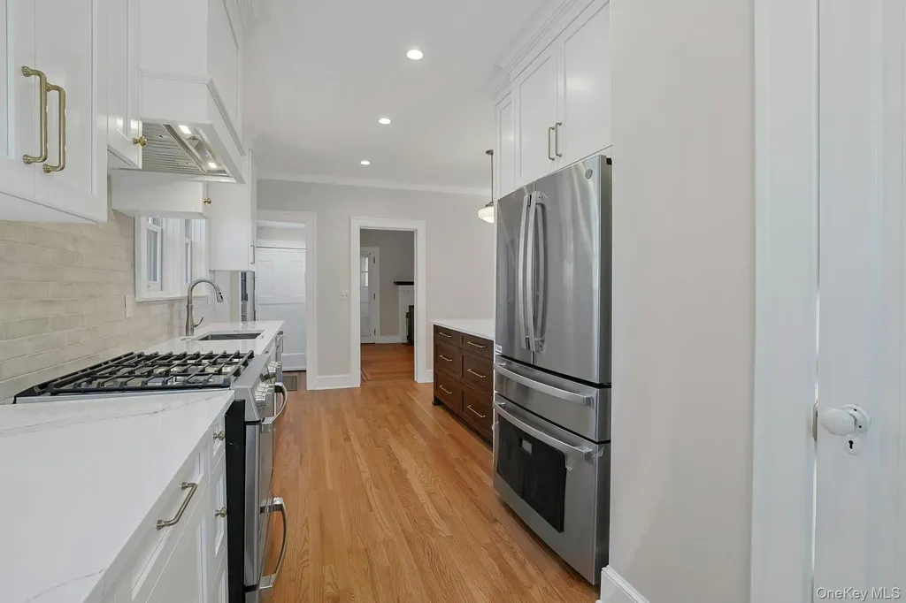 10 Robins Road New Rochelle NY 10801
