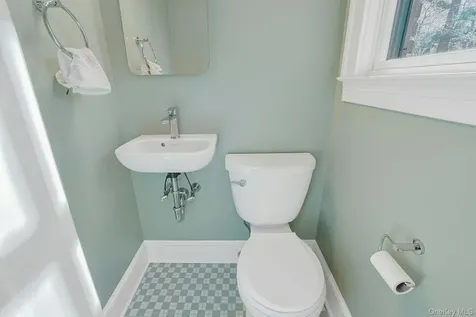 10 Robins Road New Rochelle NY 10801