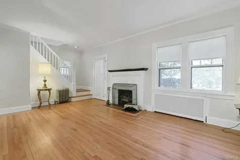 10 Robins Road New Rochelle NY 10801