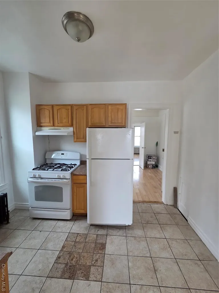 3561 Ropes Avenue Bronx NY 10475