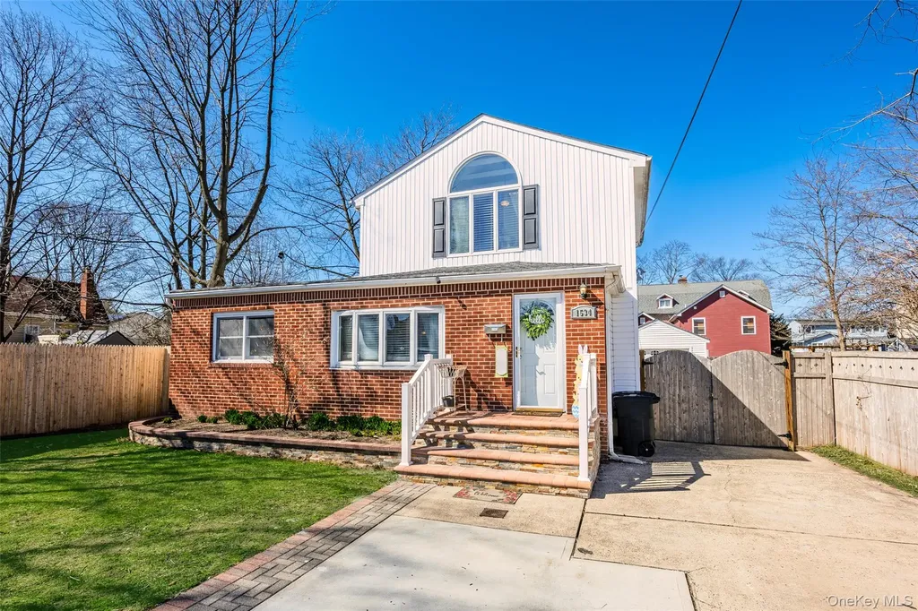 1534 12th Street West Babylon NY 11704