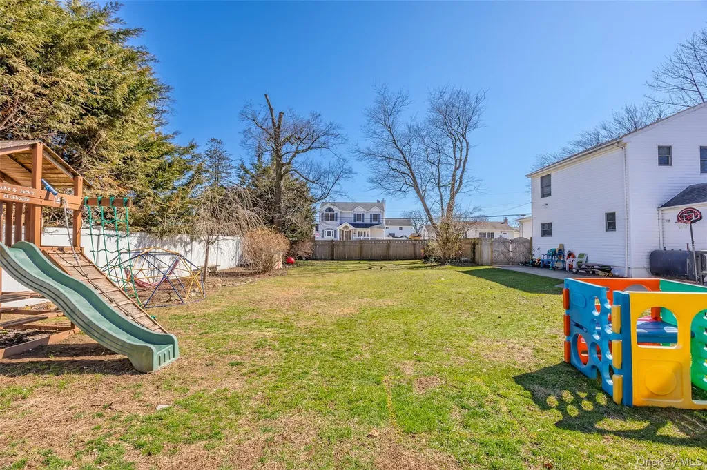 1534 12th Street West Babylon NY 11704