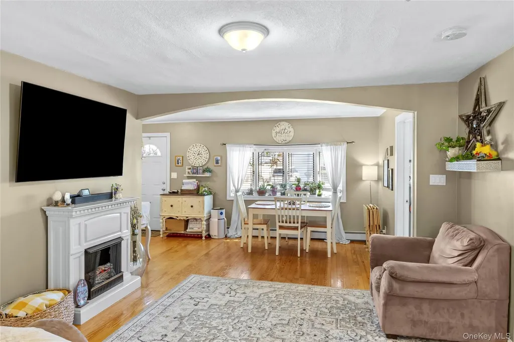 1534 12th Street West Babylon NY 11704