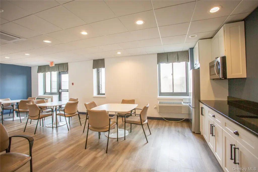 100 W Broadway Long Beach NY 11561