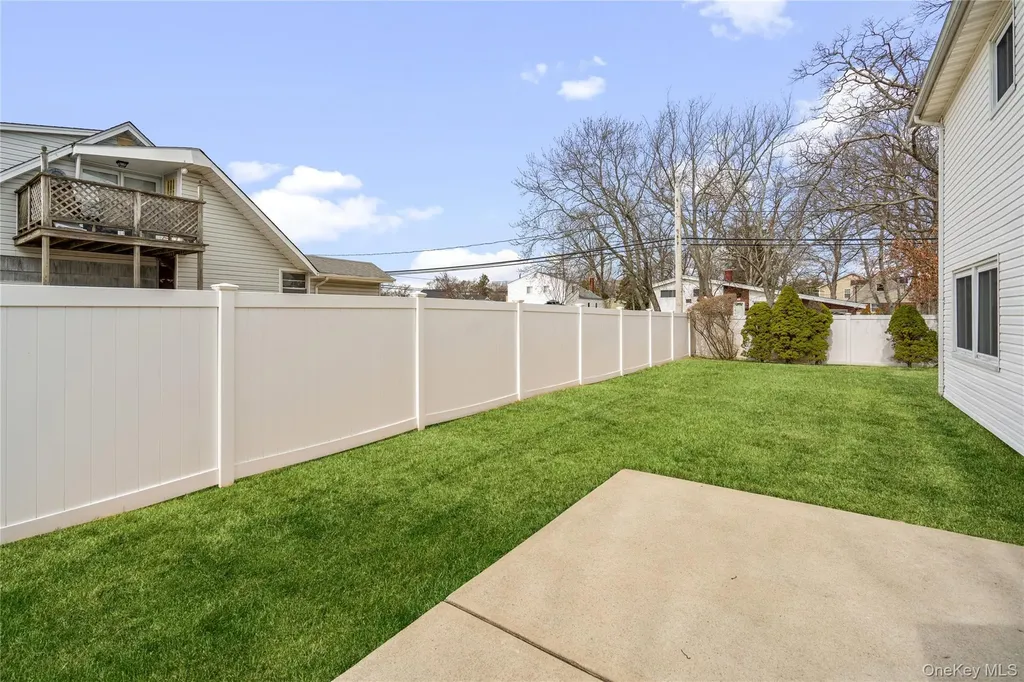 226 W 18th Street Deer Park NY 11729