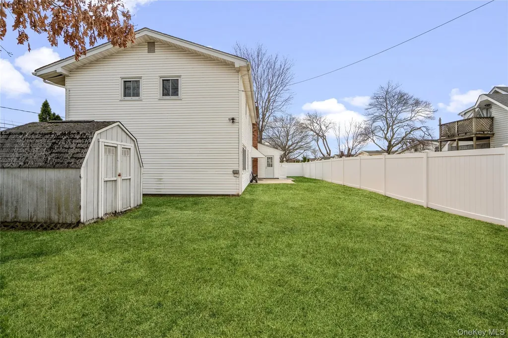 226 W 18th Street Deer Park NY 11729