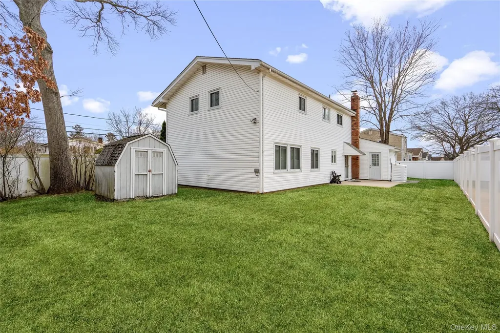 226 W 18th Street Deer Park NY 11729