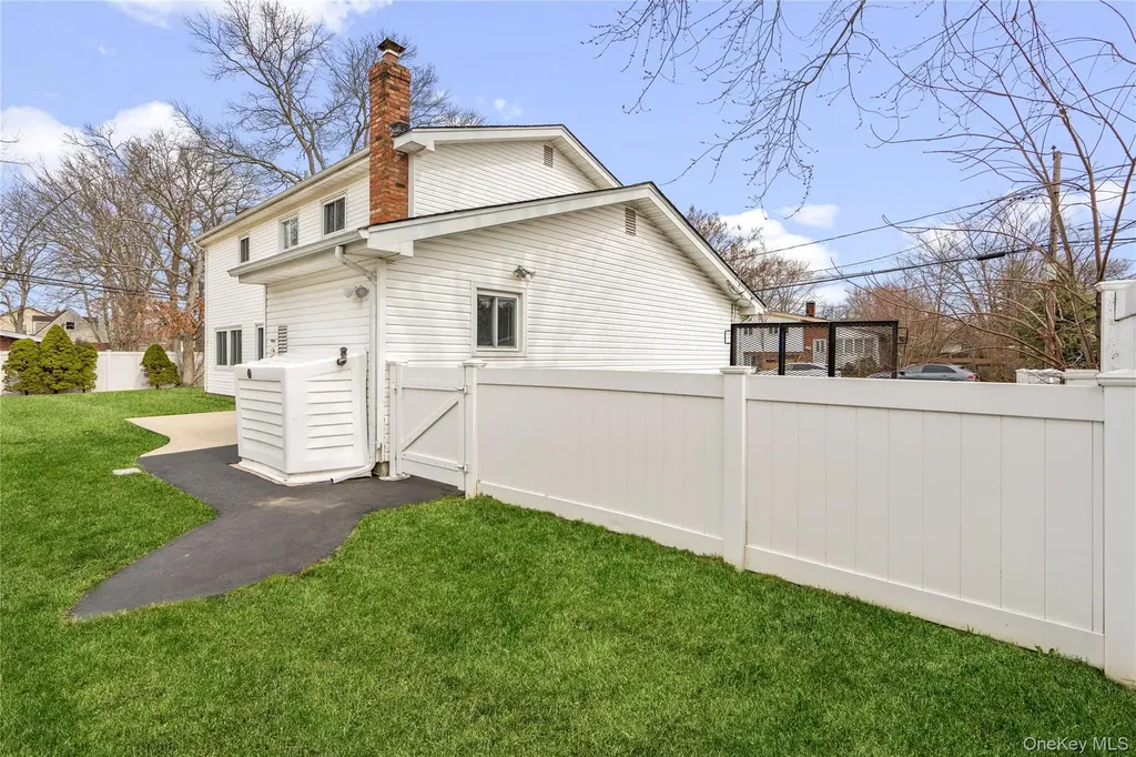 226 W 18th Street Deer Park NY 11729